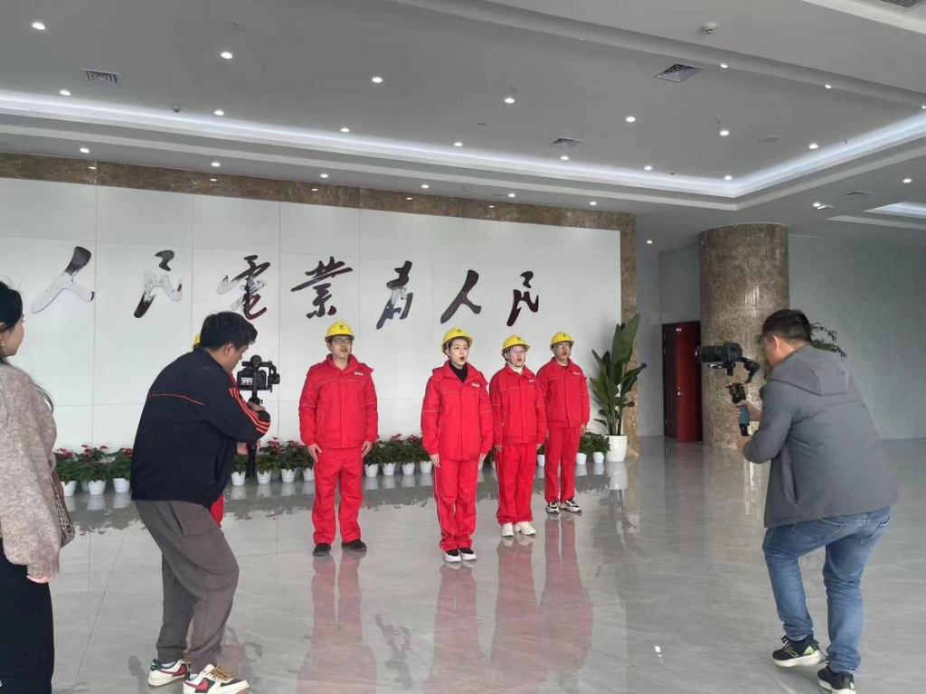 荣昌企业职工参与拍摄。荣昌区融媒体中心供图